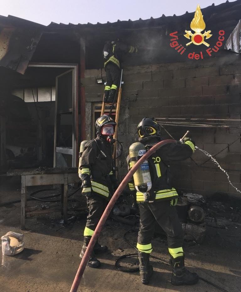 autocarrozzeria incendio lamezia 02