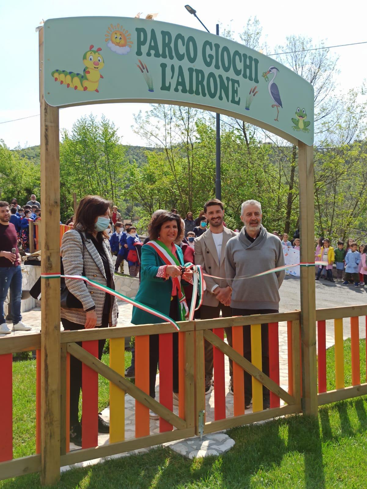 Laino Borgo, inaugurato parco giochi in uno spazio pubblico riqualificato 52 parco giochi lairone laino borgo 02