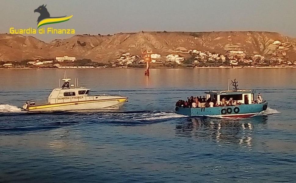 finanza migranti crotone sbarco 02