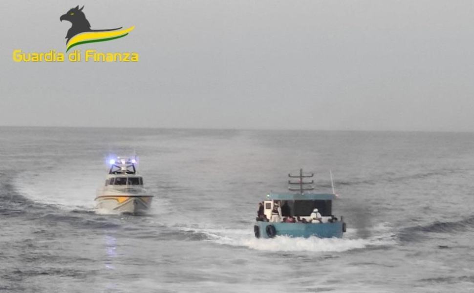 finanza migranti crotone sbarco 03