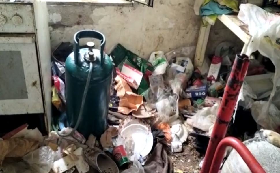 Via Cerasaro Rossano casa discarica 01