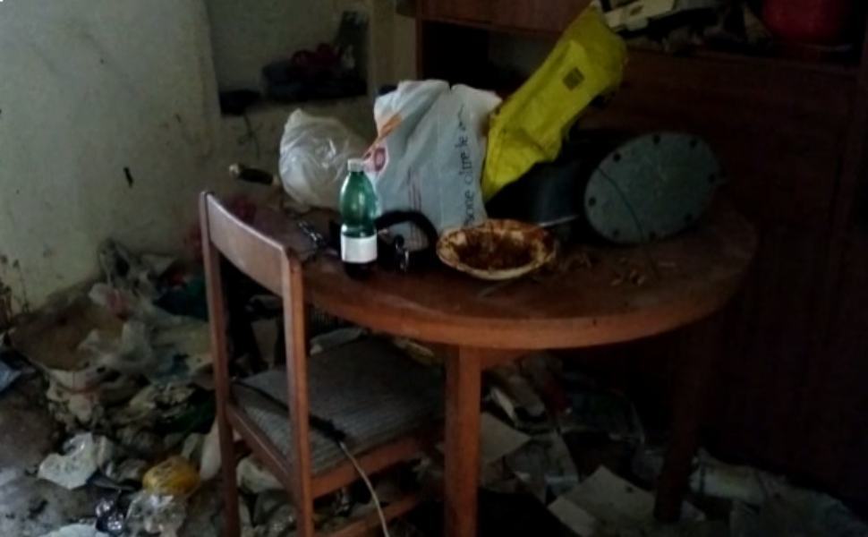 Via Cerasaro Rossano casa discarica 04