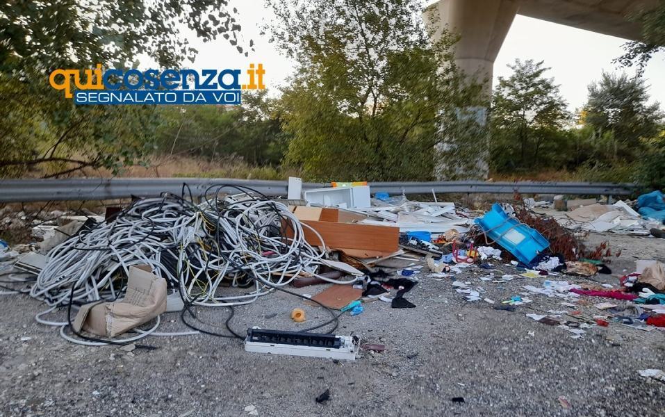 discarica viale magna grecia cosenza