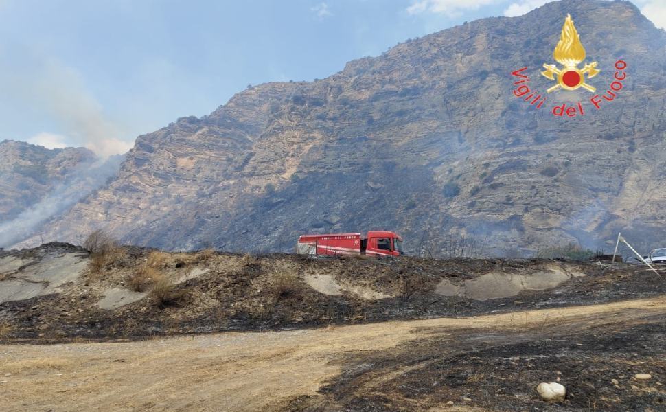 incendio crotone santa severina 107 03