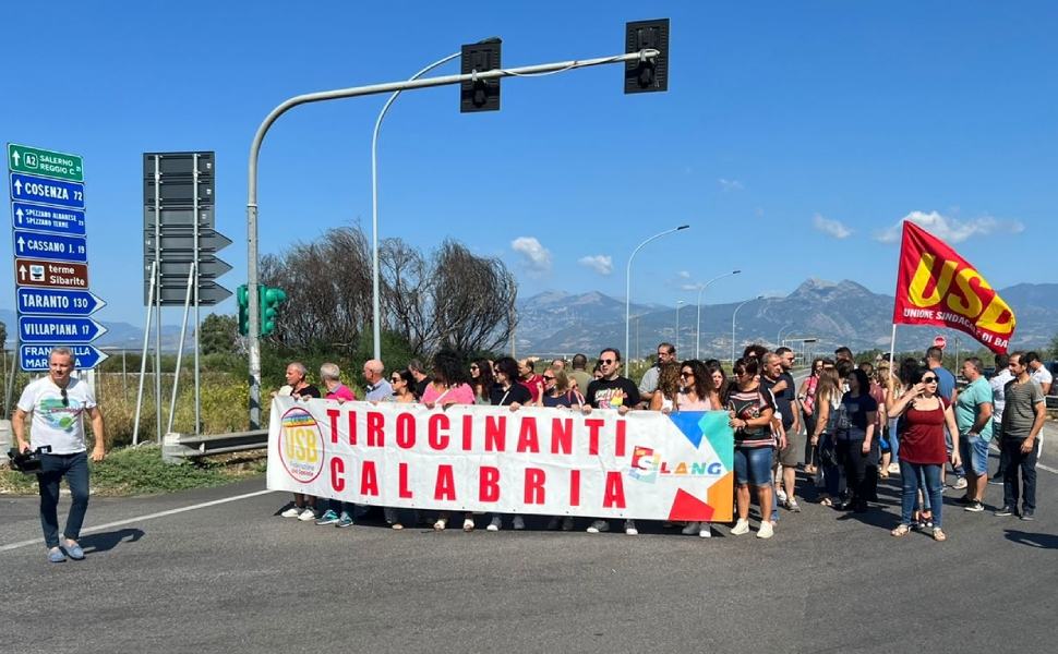tirocinanti sibari corteo protesta 106 01