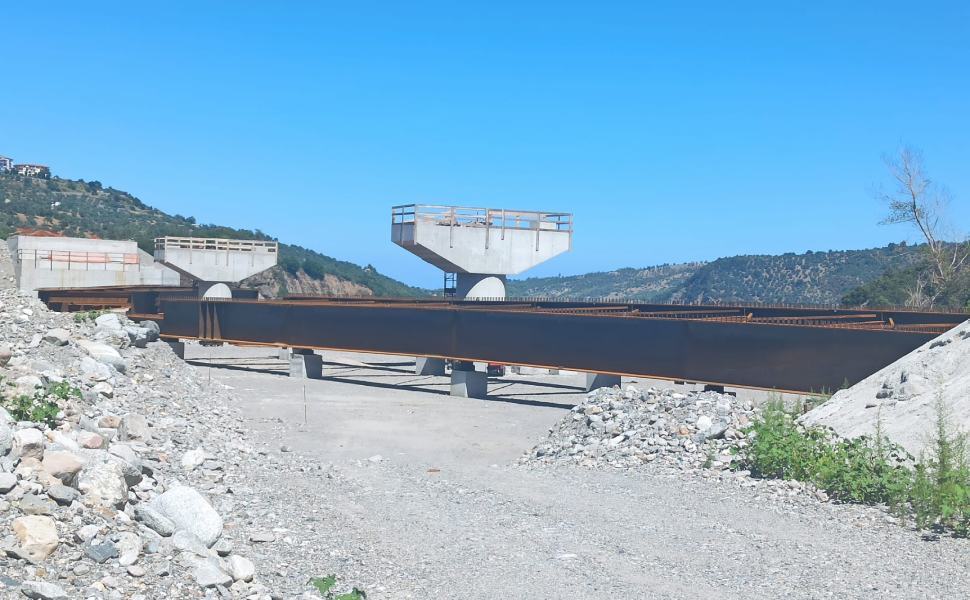 Longobucco-Mare: dopo la protesta i lavoratori tornano sul cantiere 52 cantiere longobucco mare