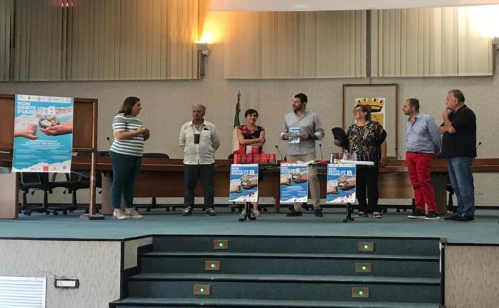 Scalea: "Non esiste un Pianeta B", raccolti 22 chili di mozziconi di sigarette 52 presentazione progetto pianeta B Scalea