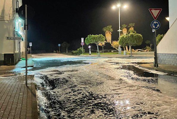 Raffiche di vento a 90 Km/h e onde alte 5 metri flagellano la costa tirrenica cosentina 55 Cetraro mareggiata