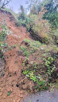 Cosenza, paura per una frana. Sfiorati due agenti della municipale 54 Frana contrada Tenimento