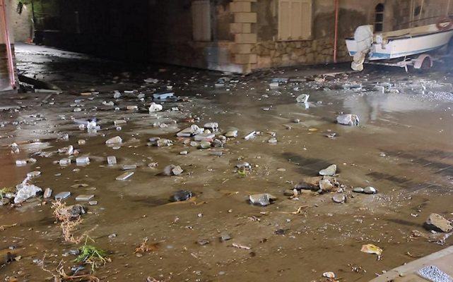 Raffiche di vento a 90 Km/h e onde alte 5 metri flagellano la costa tirrenica cosentina 56 Fuscaldo