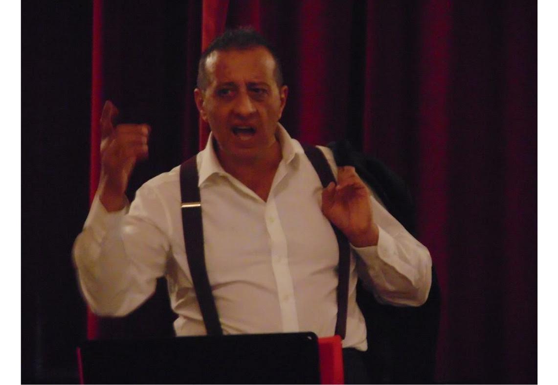 "Viviani sono io!": attori e maestranze che ruotavano intorno ai teatri italiani 68 0 2 1