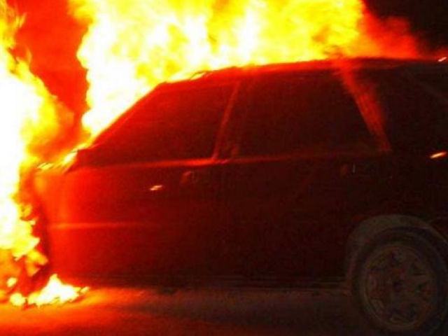 Il bancario "incassa" l'incendio dell'auto: è il secondo episodio 51 0182f8bc882a2f21570e4d7f8c48d62b