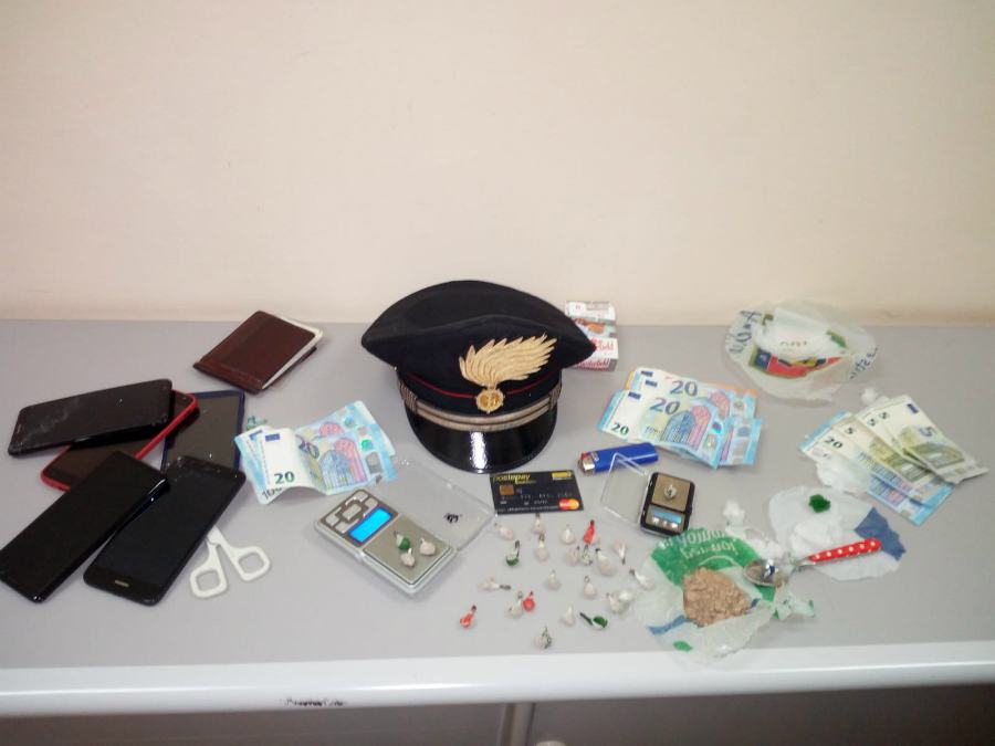 Eroina e cocaina, spaccio in casa: in manette cinque persone 53 08861275 8dda 4dc0 9d23 eb55e10ee0c4