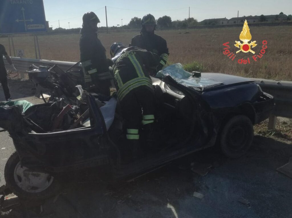 Incidente mortale sulla statale 106, feriti due ragazzi 5 106morto