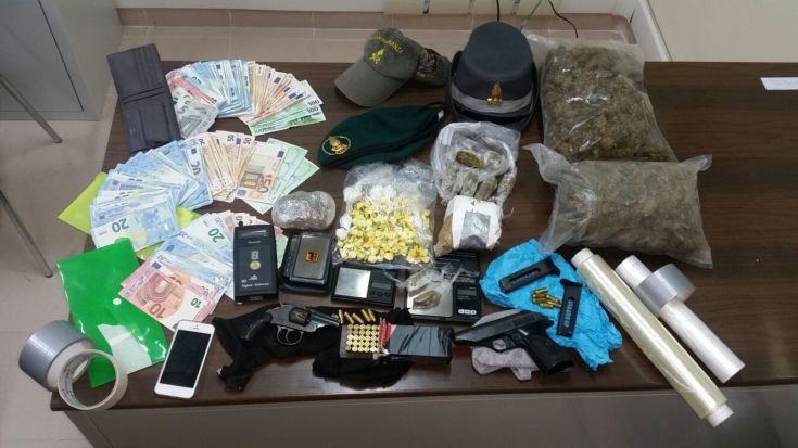 Fiamme gialle sequestrano armi, droga e denaro. Un arresto 51 armi droga lamezia