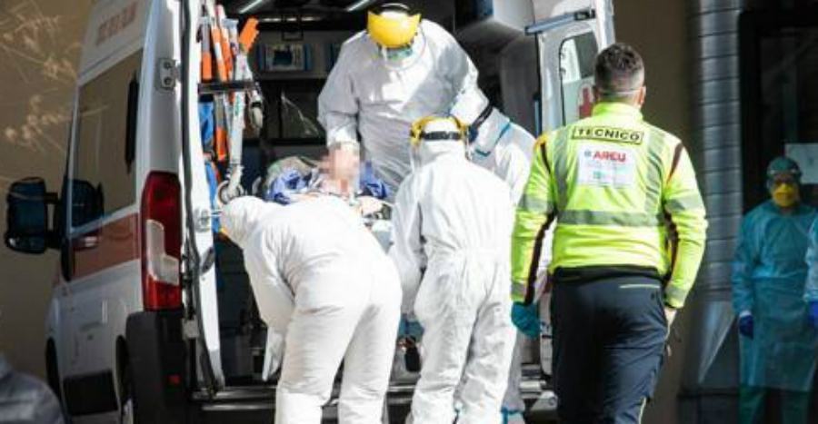 Coronavirus, scrive sui social: "118 senza protezioni". In centinaia donano materiale 51 118 coronavirus ambulanza