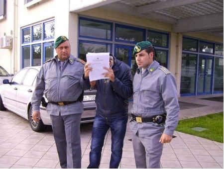 Truffa e whisky, arrestati nullatenenti e un direttore di banca 71 124eee53af96583d4ebceacaab042ca2