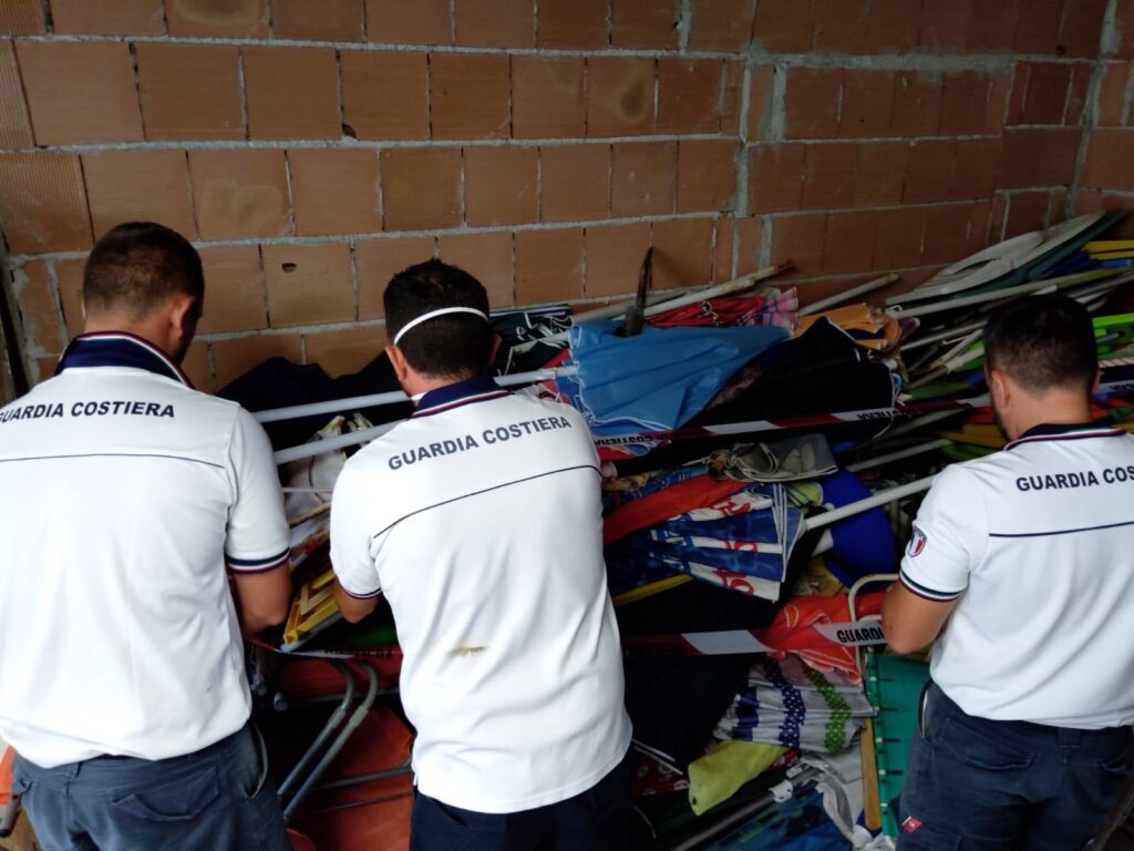 14.08.20 Comunicato stampa Cetraro Fuscaldo Paola sequestro ombrel... 3