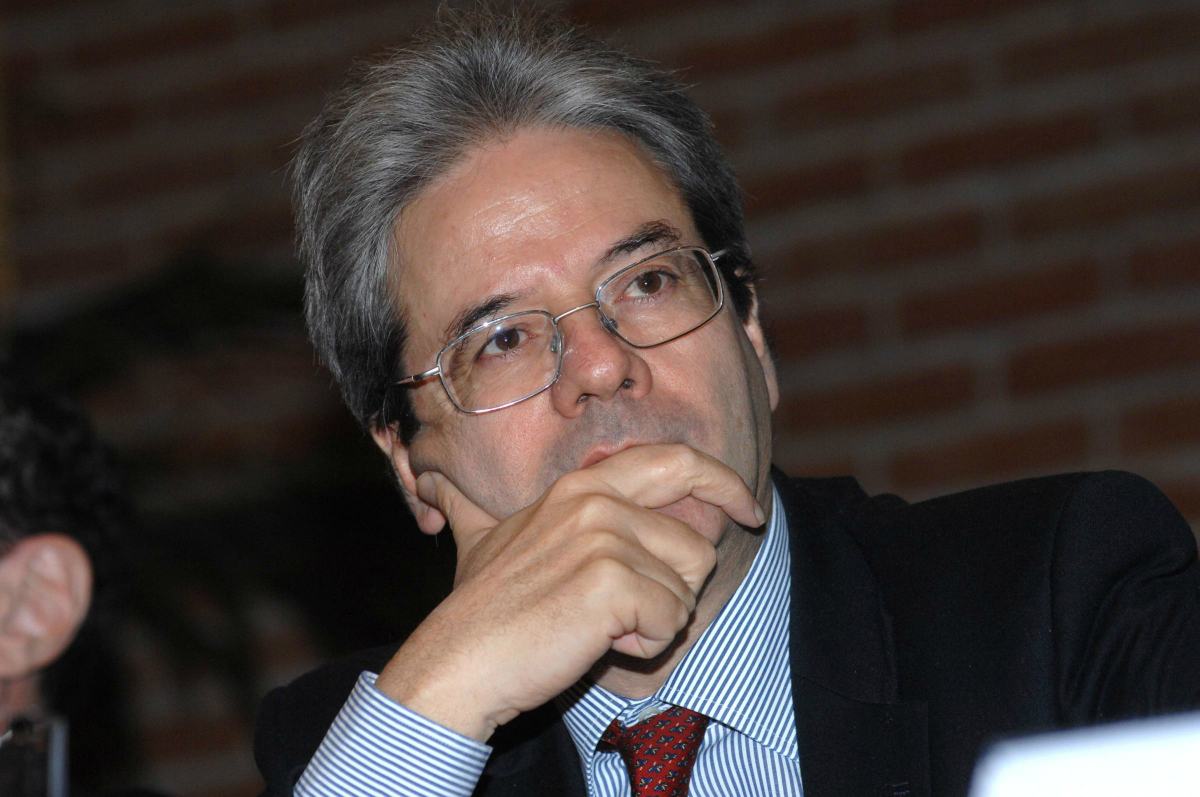 Paolo Gentiloni presenterà il suo libro, oggi, presso il Ridotto del teatro Rendano 68 1414766930 medium 110221 183111 mi131207spe 00279