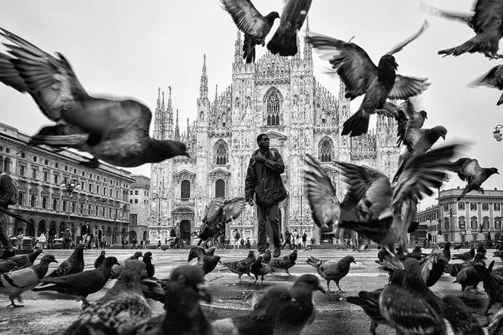 Un suggestivo 'scatto' del fotografo cosentino Guglielmelli al 3° posto della "Monochrome Photography Awards 2015" 74 1447874972qk2gfimmigrant son