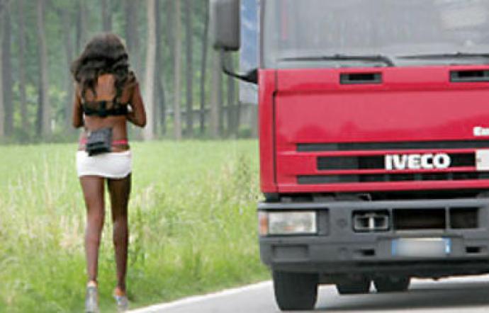 1470932701428 avviavano minorenni alla prostituzione a catania due maman nigeriane arrestate ad ascoli 1