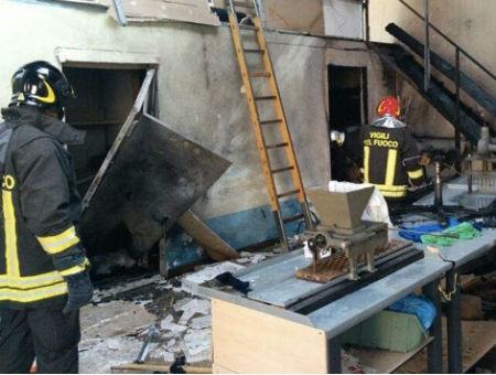 15d8ea2a0608487efc1a3e8b285c18ed