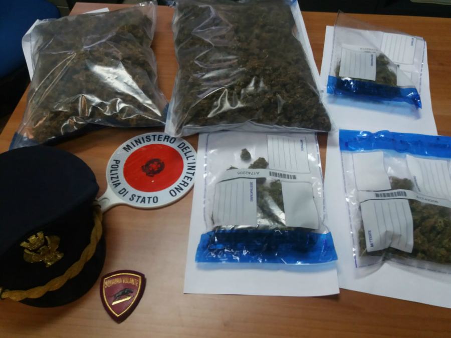 Un chilo di marijuana nascosto nelle scarpe, in manette un egiziano 65 1bdaa347 8cf6 40f4 bb2e a5d382a00bce