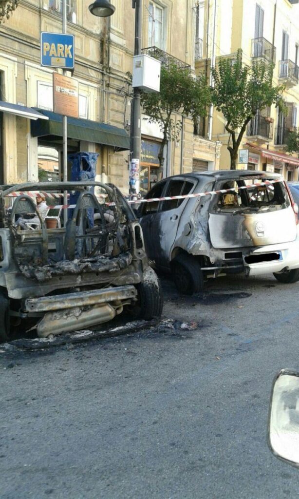 Incendiata nella notte l'auto di un noto proprietario di locali della movida cosentina 2 20151017 135010