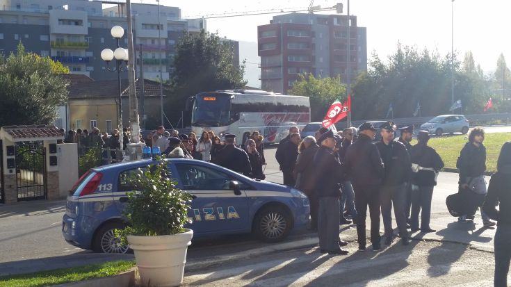 Mobilitazione sindacati: disagi e blocchi all'uscita della A3 di Cosenza Nord, 106 jonica e imbarchi di Villa (FOTO) 67 20151130 090310