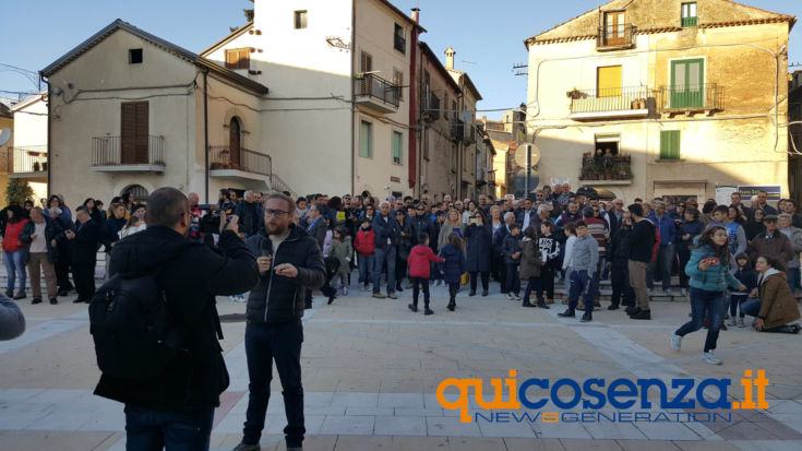 (FOTO E VIDEO) "Striscia la Notizia" torna a Celico, sotto i riflettori la discarica del patron del Crotone 65 20161128 153126 1