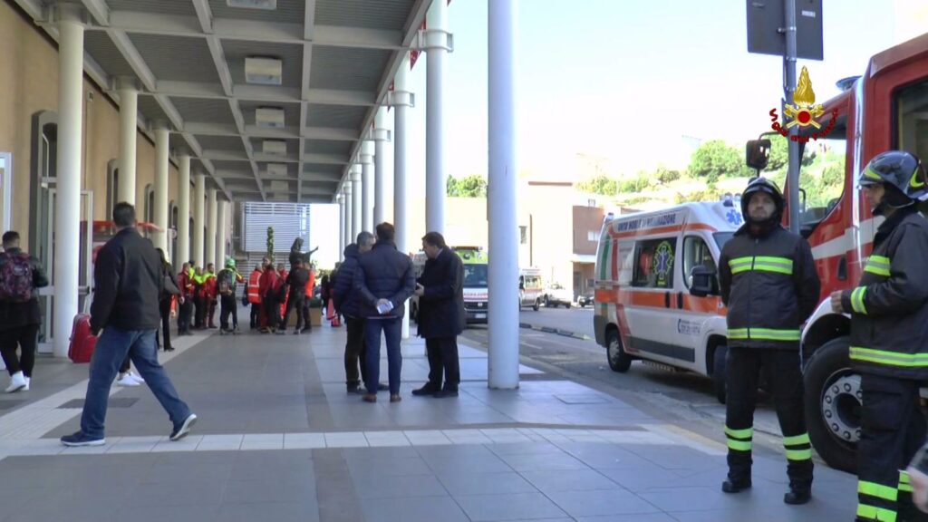 Dopo il deragliamento del treno Cosenza - Paola bus 'fantasma', intervengono i carabinieri 1 2017 12 06 PHOTO 00002345