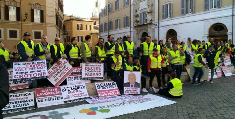 Marrelli Hospital, i dipendenti saranno ricevuti dal ministro della Salute 51 2018 Protesta marrelli romaGiorno2