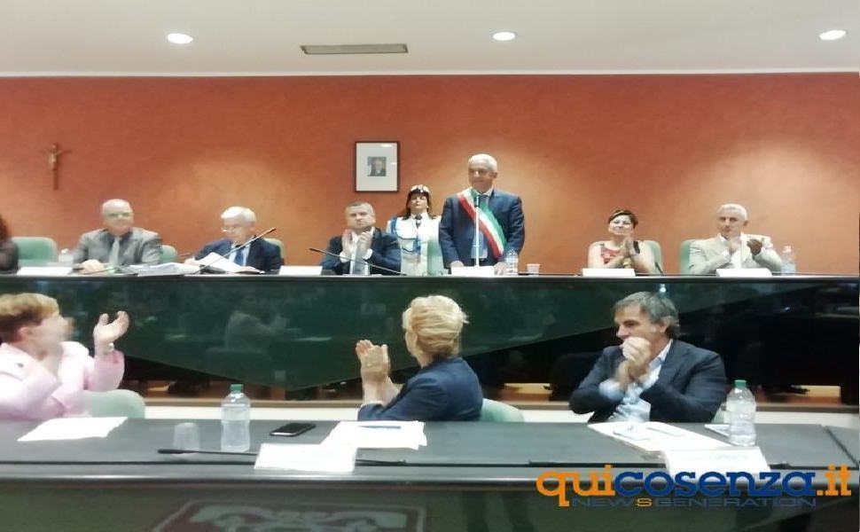 La Giunta sostiene l'avvocato Manna "pericolosa retorica colpevolista" 51 21consiglio comunale comune rende aula 1