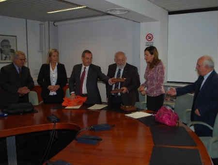 23737aff8120b9f6bad2feeb4518b62d