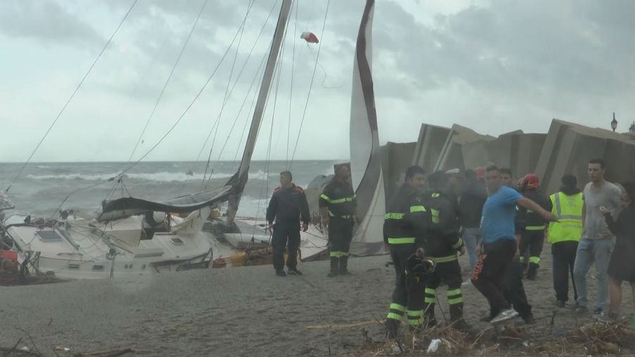 Imbarcazione arenata a riva, avvistata una salma in acqua (Foto e Video) 67 24d208ba 7a96 4689 96fe 007f732d0ca7 1