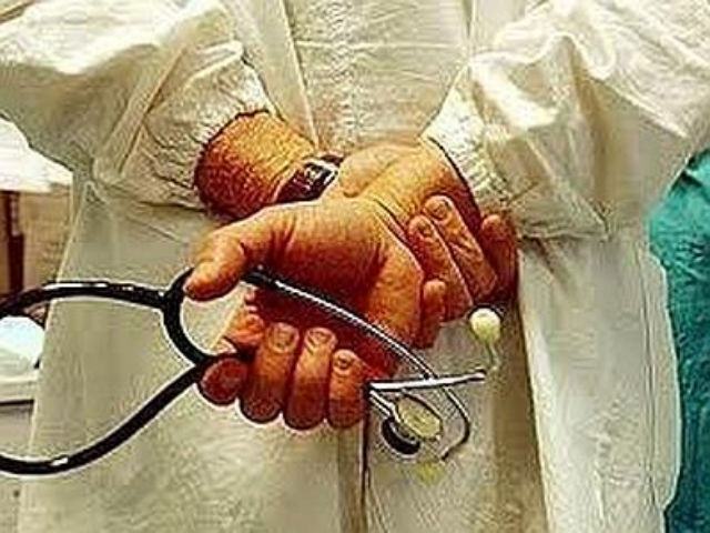 Cade e si frattura il gomito: nessun medico se ne accorge 51 25c32e8b62d6f7edc08c131645b39357