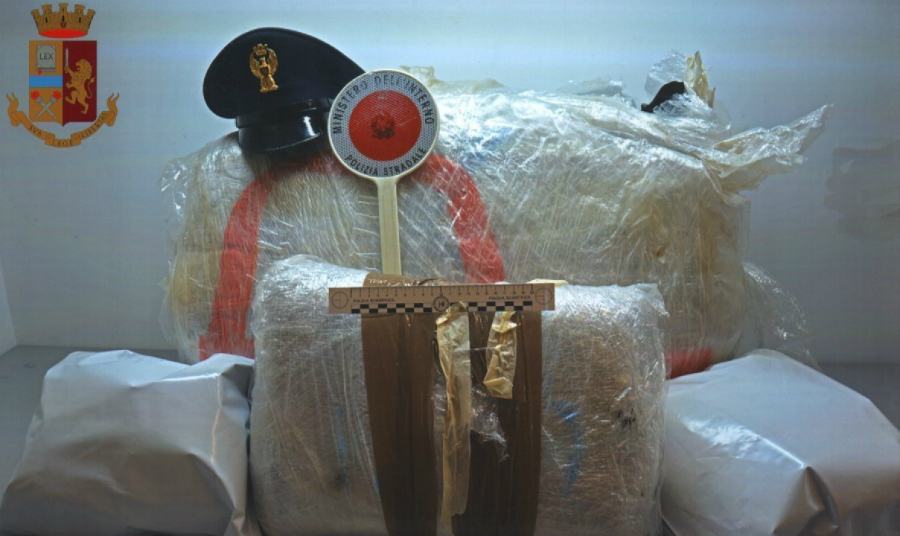 28 chili marijuana polizia stradale cs