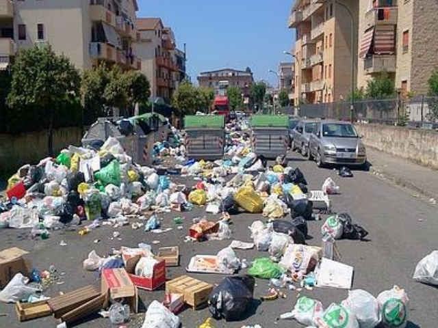 Rifiuti: Occhiuto punta ancora il dito contro la Calabria Maceri 51 2b2e46cda04222dc1d50cebf3984e40e