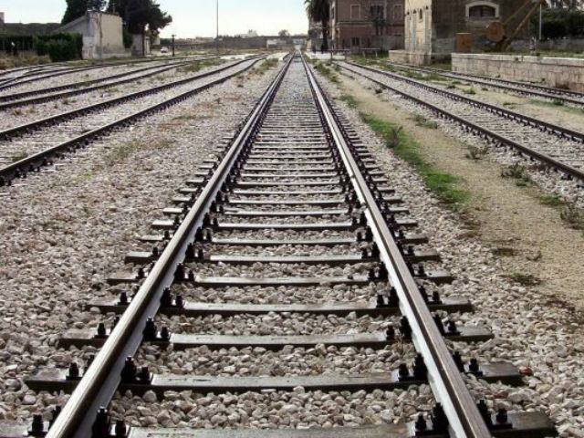 Suicida, si getta sotto il treno 62 2b883c3a63e4c93db289ccdff9cf3f94