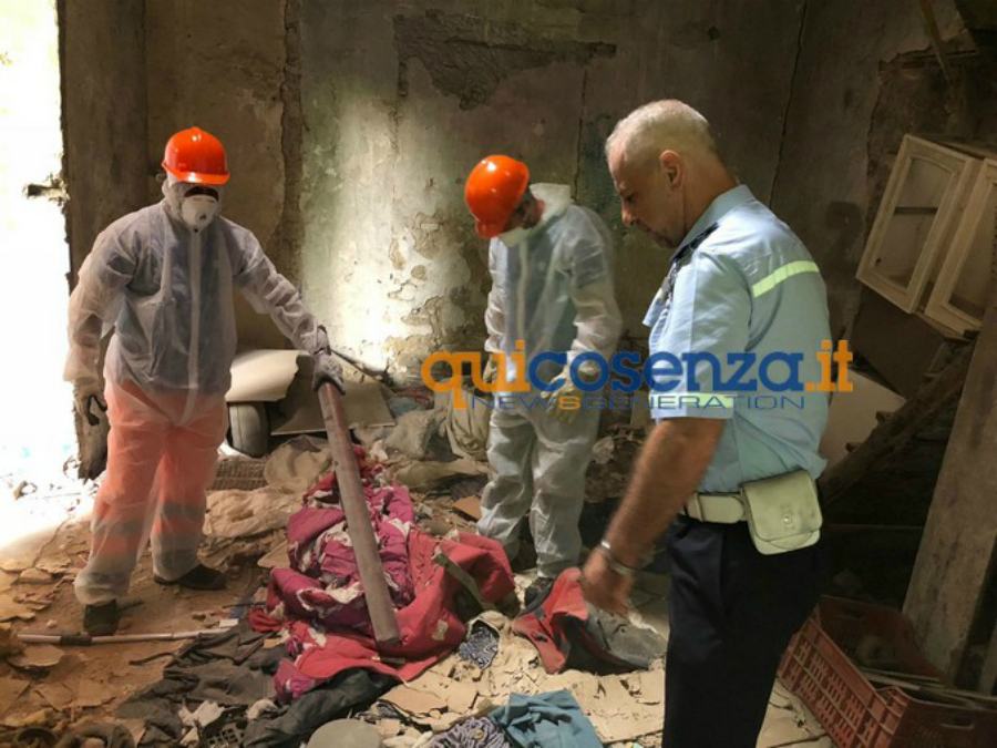 Centro storico, la municipale "disattiva" una bomba ad orologeria igienico - sanitaria (Foto) 56 2bonificamunicipale 1