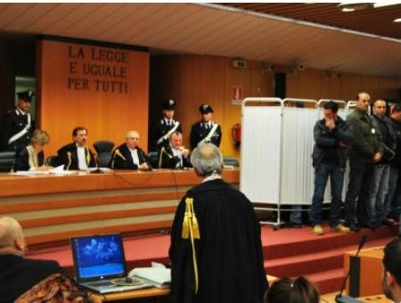 'Pentito' in protesta arriva in aula e non risponde ai giudici, poi ci ripensa 51 2c4af211774ba1f75a136a096db83e25