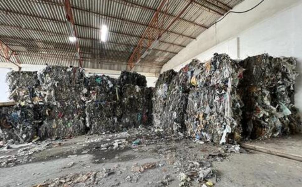 Sequestrata area stoccaggio abusiva a Villapiana: trovati 1.800 quintali di rifiuti 51 2ca44dc45e0ee09532e47641e1c6e35d 1