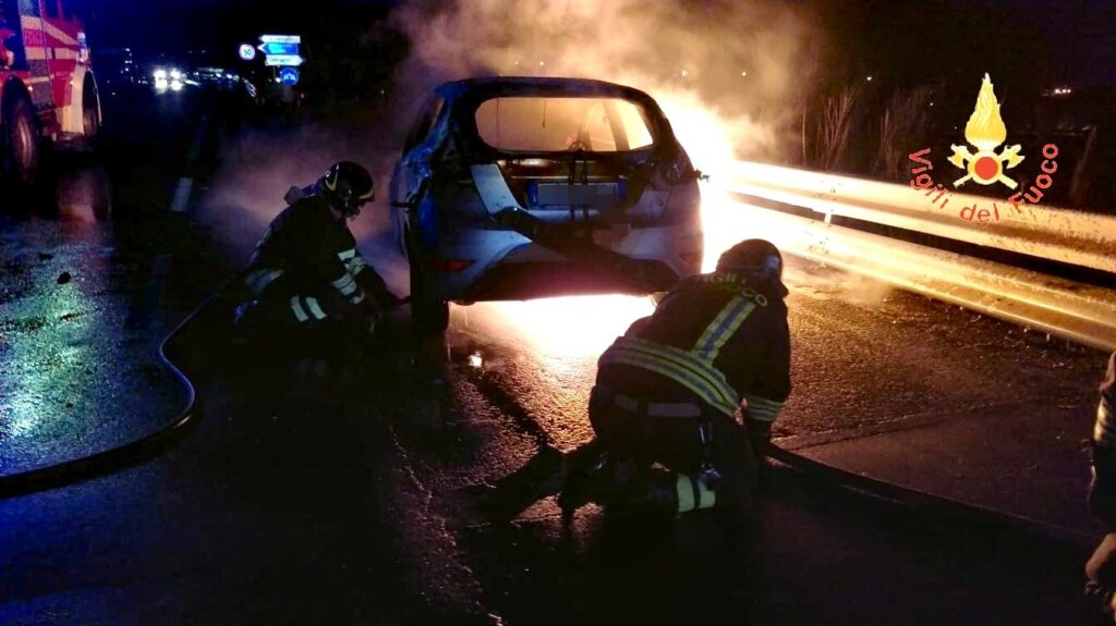 Auto in fiamme, salva coppia di coniugi 1 2cf1c6a9 8006 4d4d a546 76c1b6563f1a