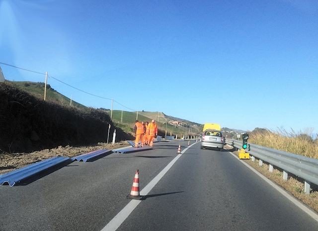 Finalmente al via i lavori di manutenzione straordinaria sulla SS 106 nel basso Jonio cosentino 50 2f0400e40a0b43e607f5a83d49a9bb9a
