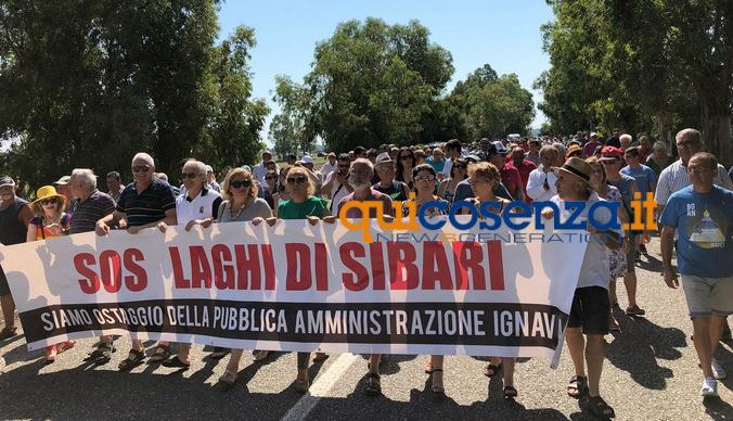 Massiccia protesta ai Laghi di Sibari: "ostaggio della pubblica amministrazione" 61 2laghisibari 001
