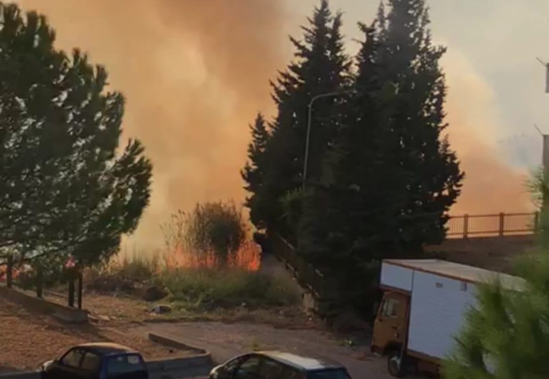 Crotone: un vasto incendio alle porte della città (Video) 51 3586bb1c 5f53 4068 a35e bbfd38203aa1