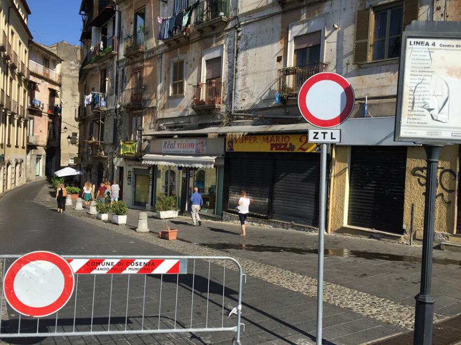 Centro storico, Ztl: «Il Mario-pensiero è assurto a Verbo da quando è sindaco-padrone della città di Cosenza» 71 36955746 10216387978921901 8900166672564879360 n 1 1
