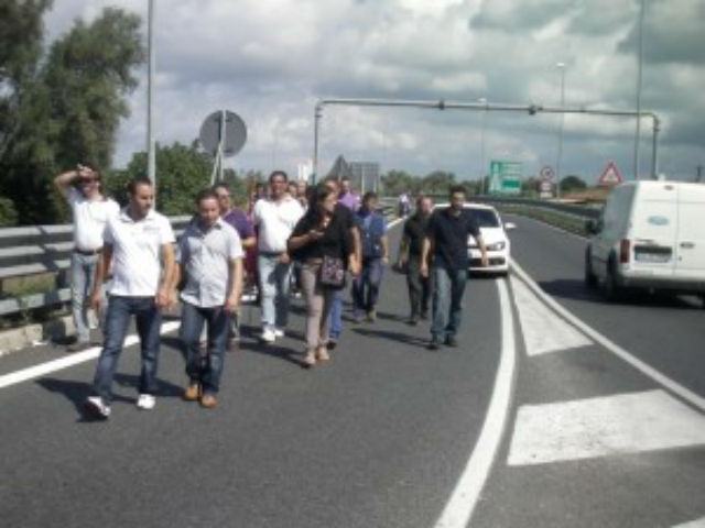 Ammortizzatori sociali: bloccata autostrada Gioia 51 372f71aae2d0dc42796ece162a3747b0