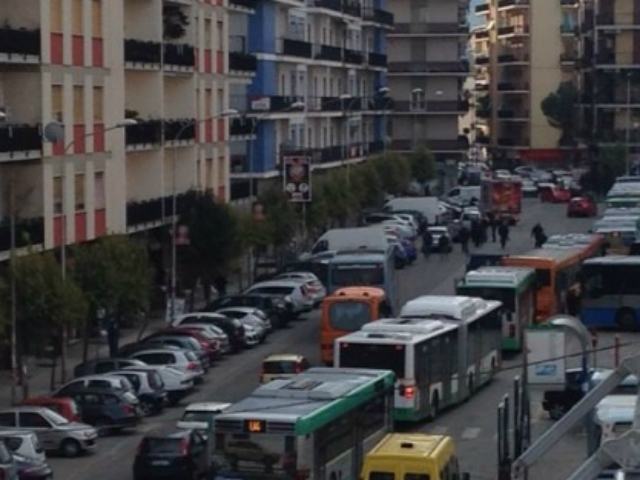 ULTIM'ORA - Continua la protesta 'selvaggia' del Consorzio Autolinee. Bus in corteo per la città 51 3ed2f95ffdbf844fcb35a272dbf816a3