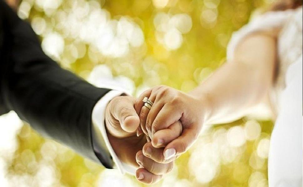 Matrimoni in caduta libera: sempre meno nozze, sempre più tardi. E il rito civile domina 52 matrimoni